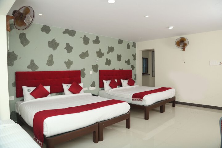 Room 6 of 13