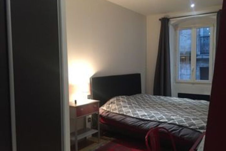 Room 6 of 16