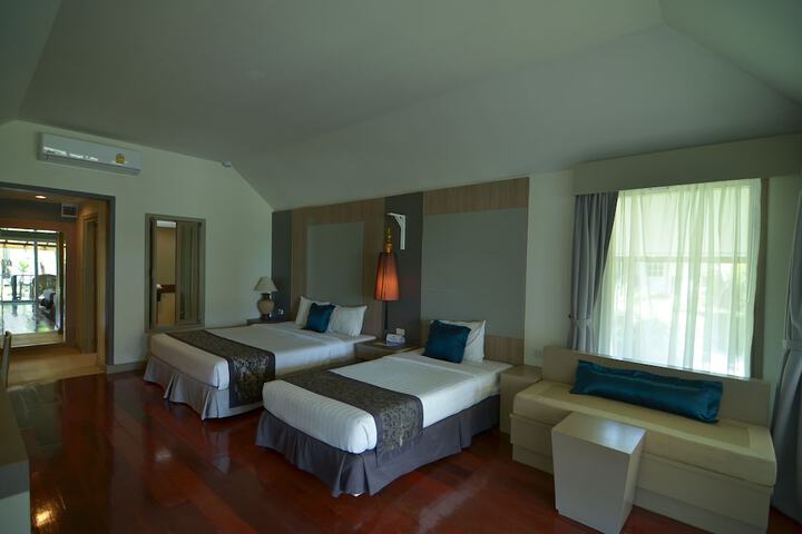 Room 13 of 82