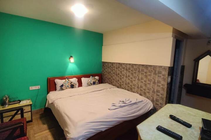 Room 3 of 23