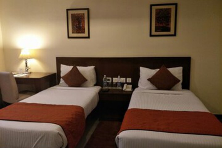 Room 4 of 6