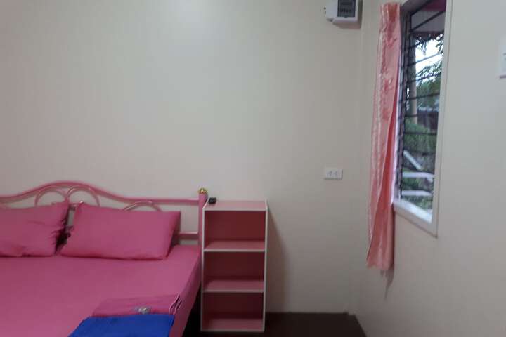 Room 7 of 12