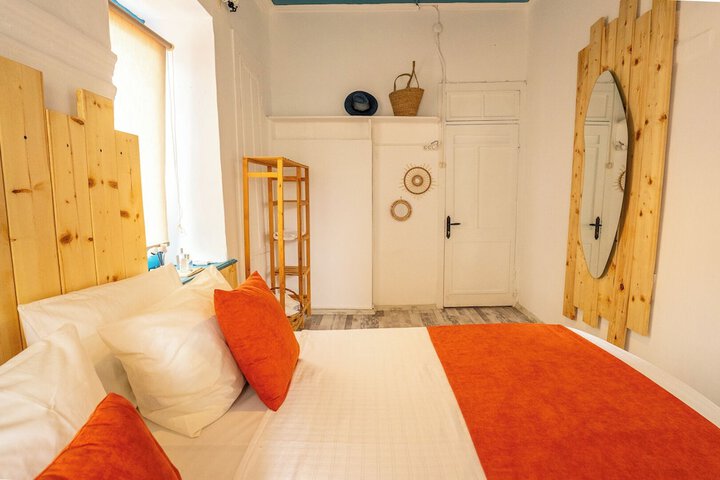 Room 32 of 47