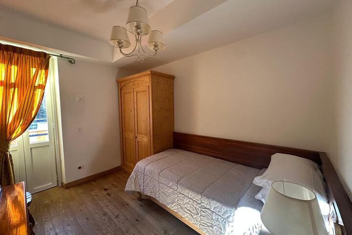 Room 49 of 106