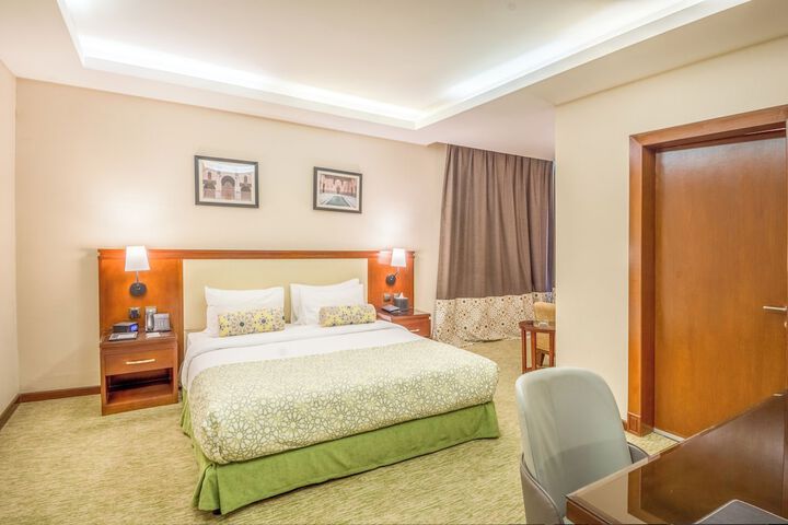 Room 27 of 43