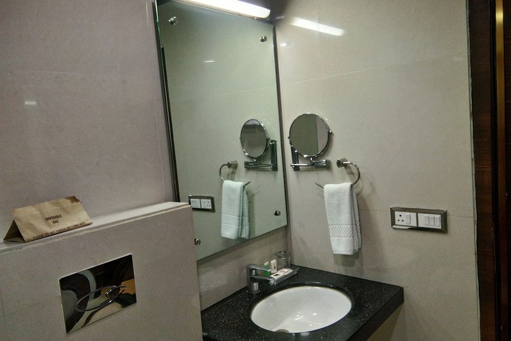 Room 12 of 18