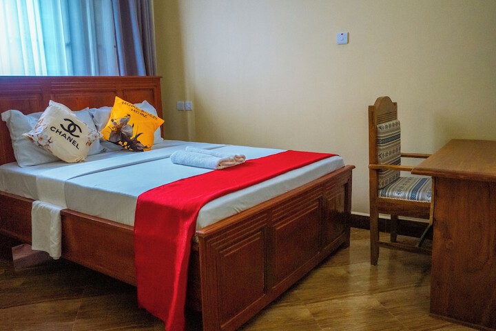 Room 2 of 17