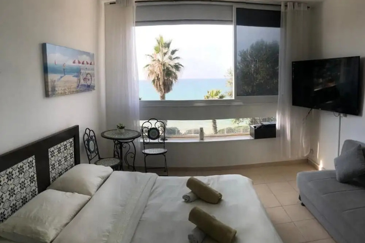 Room 2 of 18