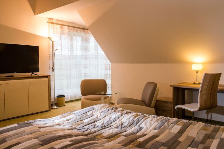 Room 2 of 34