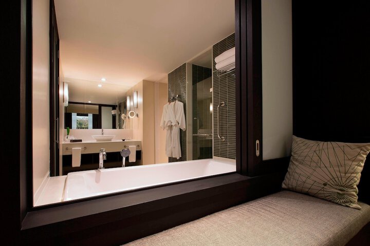 Room 32 of 121