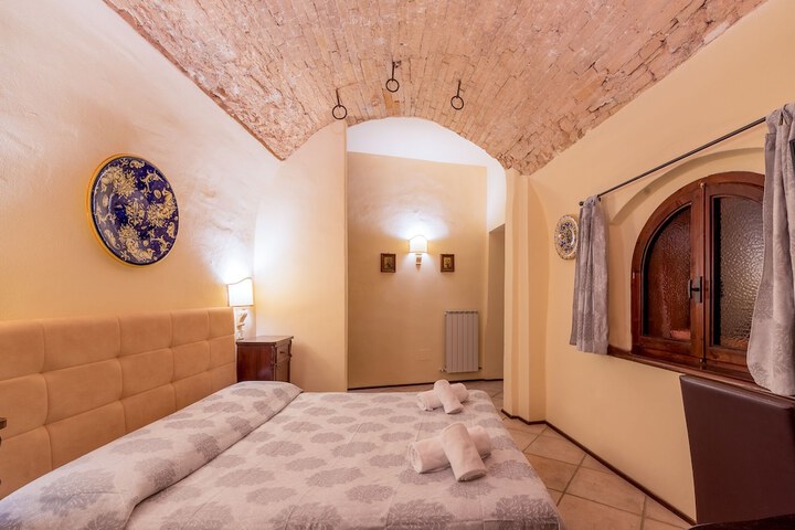 Room 6 of 30