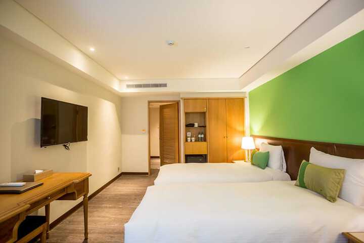 Room 11 of 52