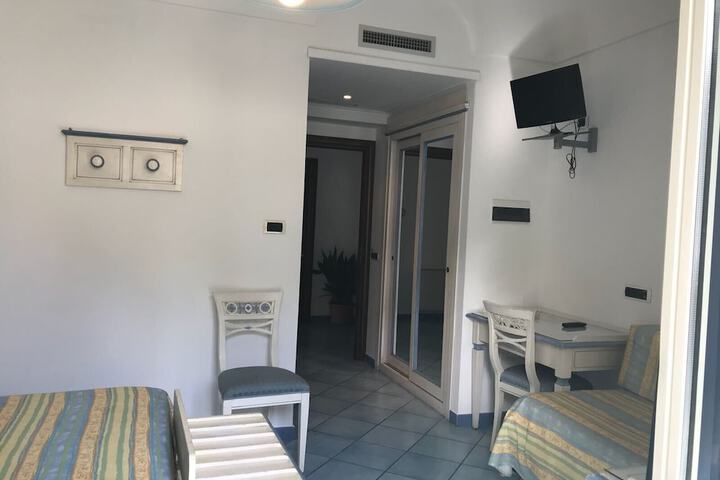 Room 2 of 29