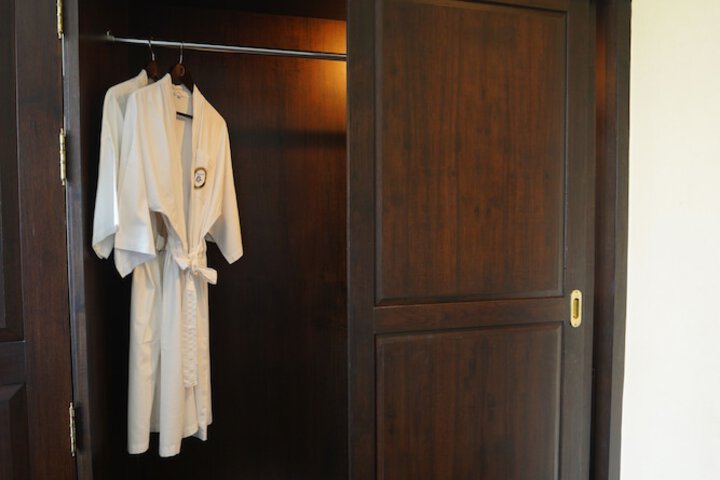 Room 13 of 38