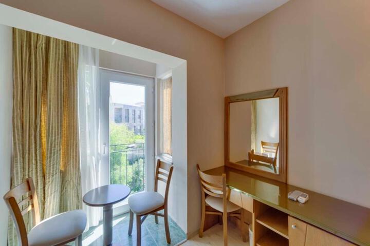 Room 17 of 24