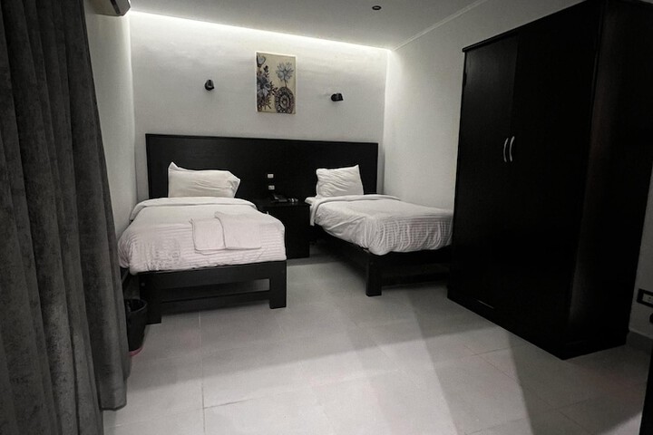 Room 19 of 107
