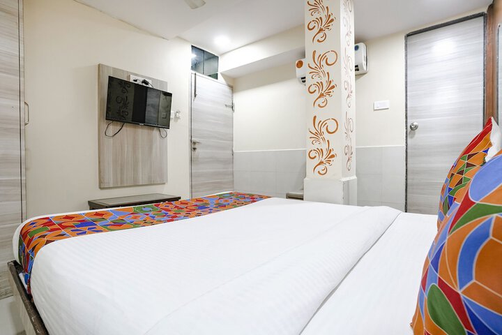 Room 17 of 28