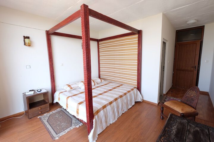 Room 4 of 41