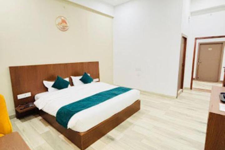 Goroomgo Jim Corbett Inn Nainital