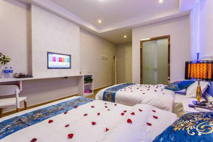 Room 3 of 12