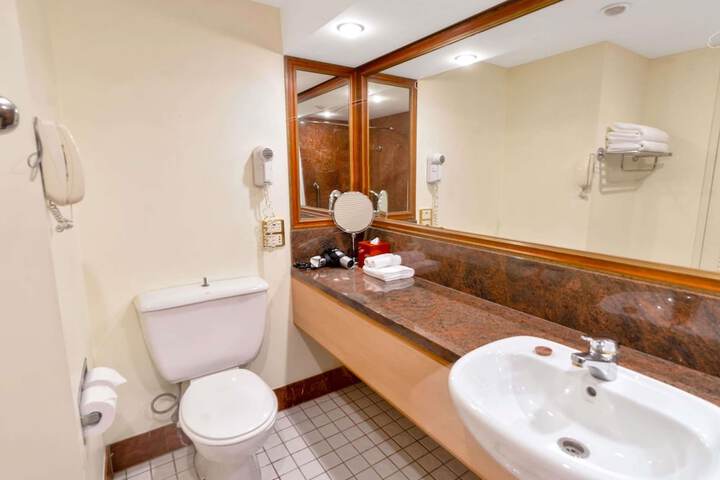 Room 30 of 165
