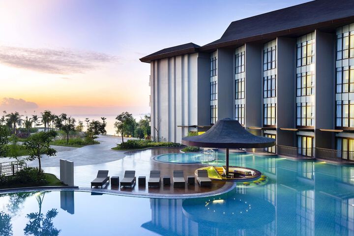 Hotel Pool