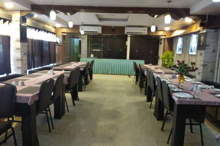 Dining 17 of 23