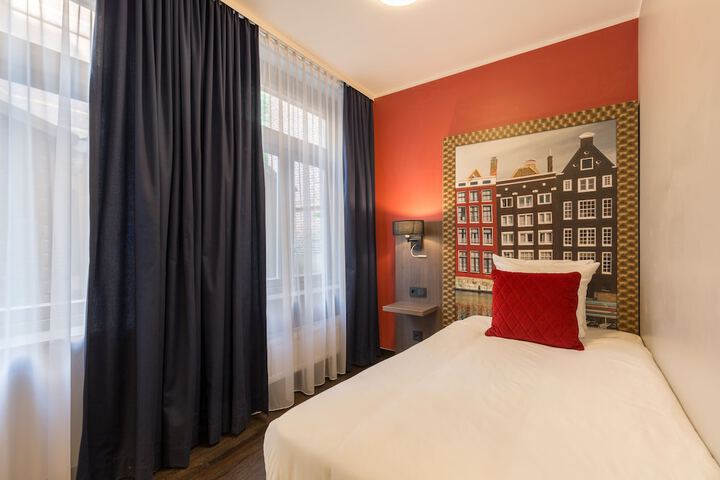 Room 16 of 49