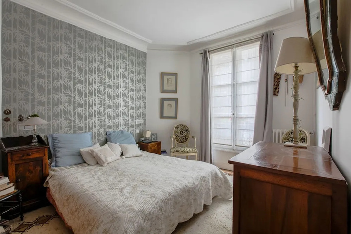 Room 2 of 10