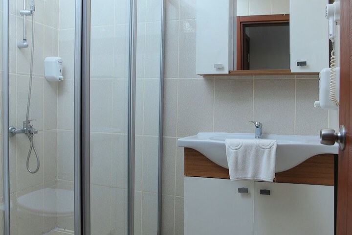 Room 15 of 37