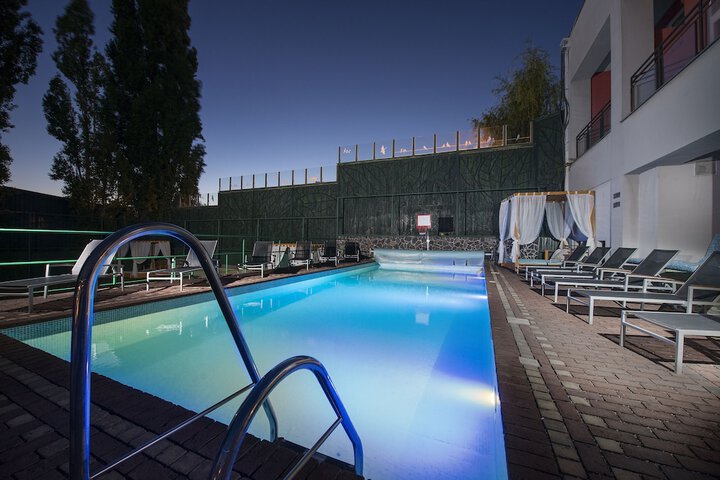 Pool 31 of 60