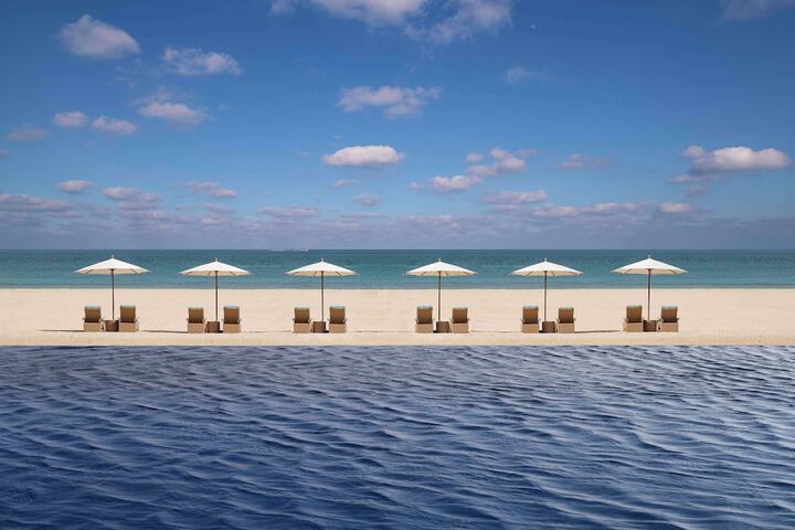 Pool Hotel