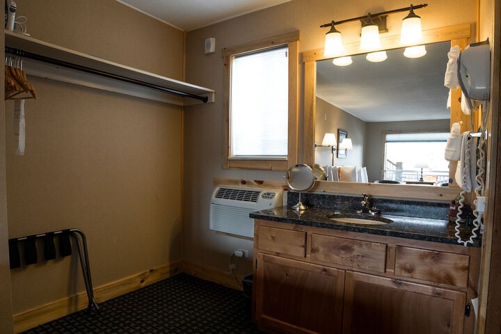 Bathroom sink