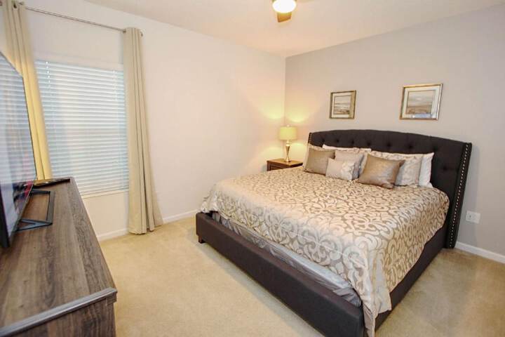 Room 4 of 50