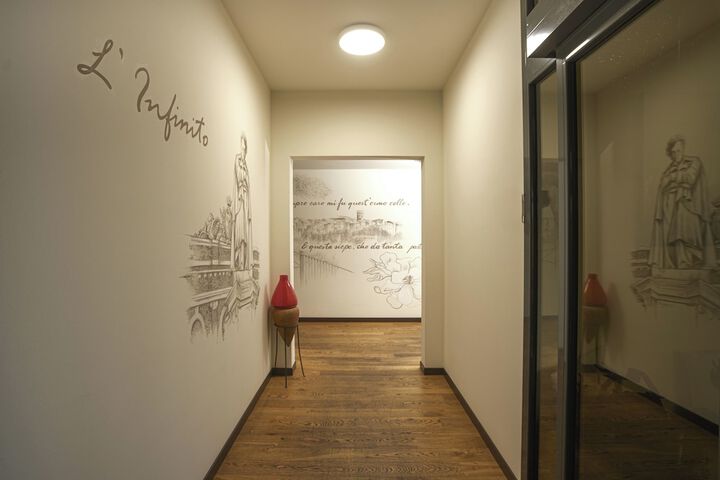 Ballroom/Hall 75 of 79