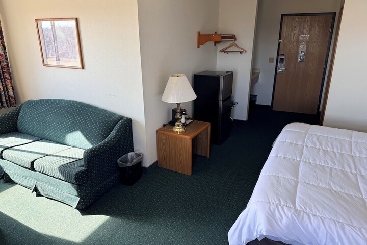 Room 11 of 28