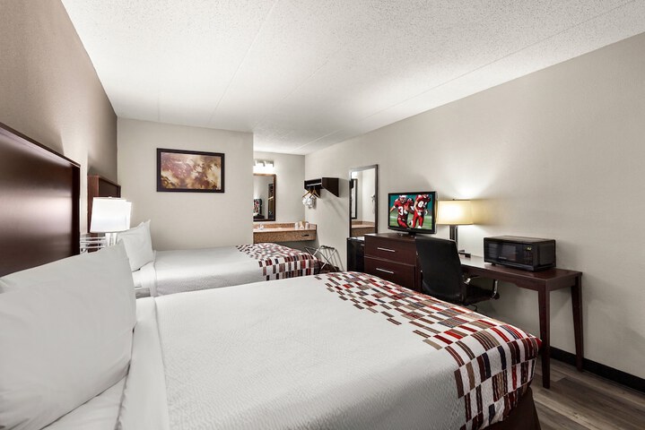 2 Queen Beds (4 of 4)