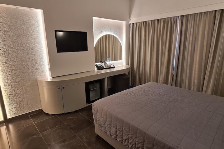 Room 15 of 141