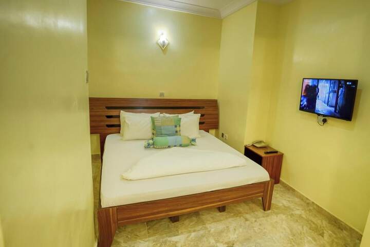Room 8 of 30