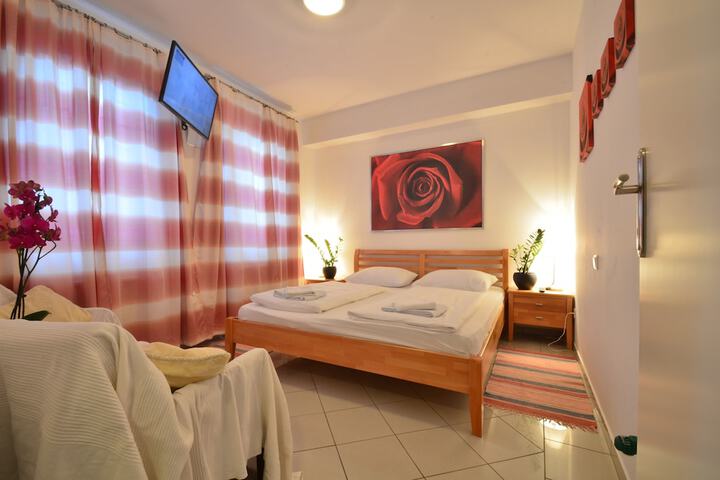 Room 4 of 133