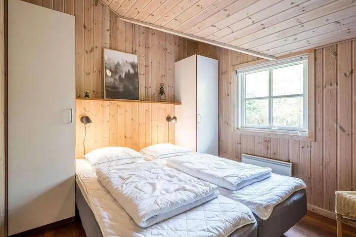 Room 5 of 20