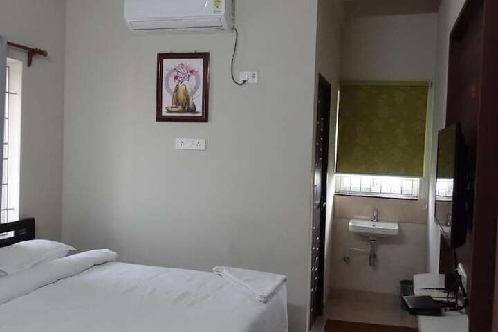 Room 17 of 33