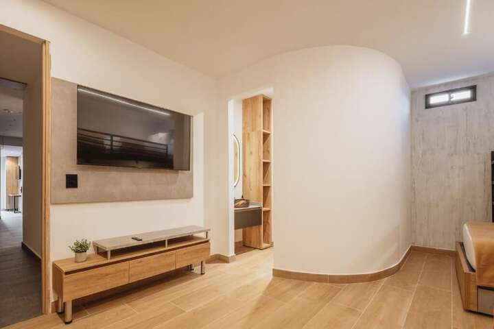Room 28 of 91