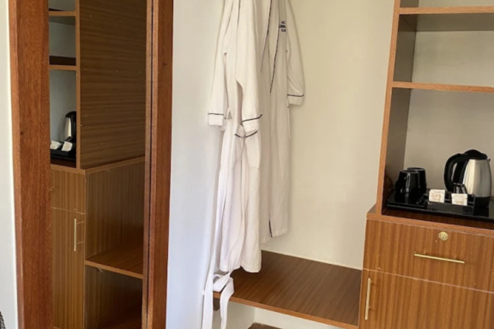 Room 6 of 19