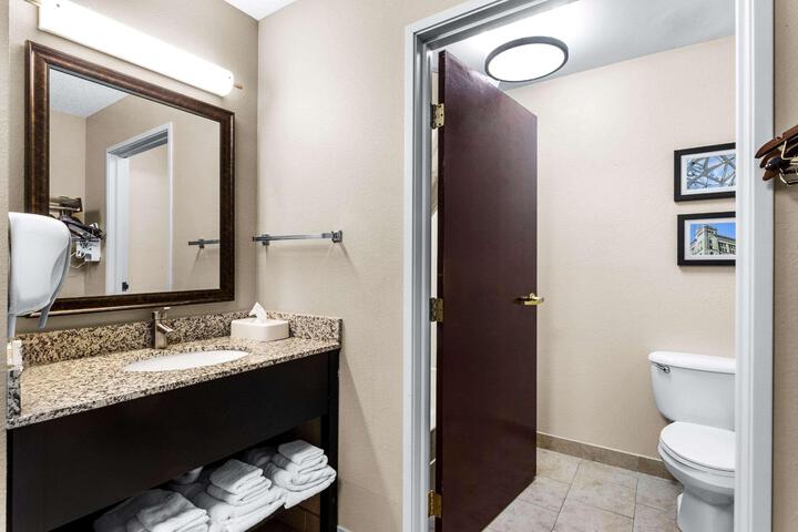 2 Double Beds (9 of 11)