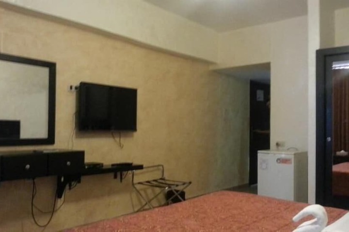 Room 2 of 10