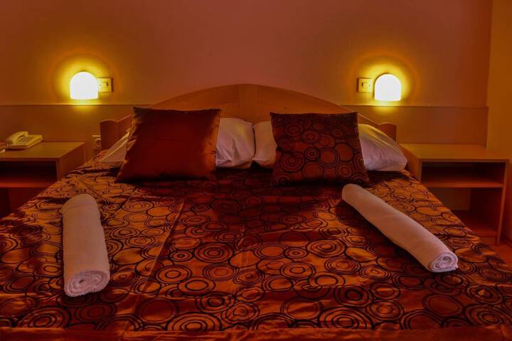 Room 9 of 34