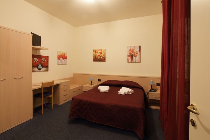 Room 2 of 41