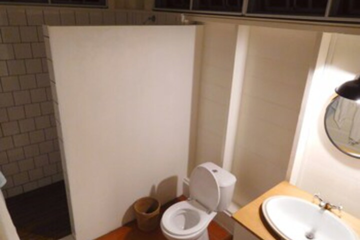 Room 6 of 38
