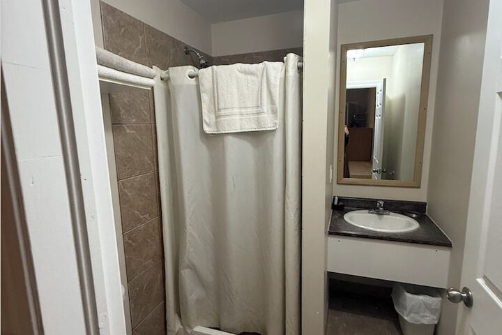 Room 5 of 6